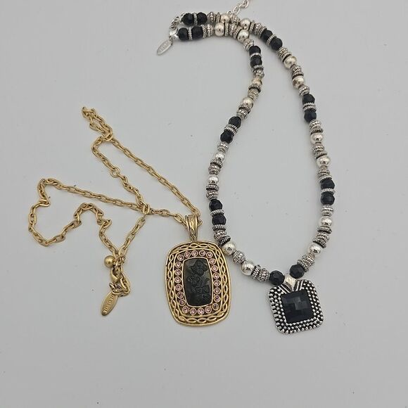 Two Necklaces By George Golden Tone Camio And Silver Tone - Picture 4 of 8